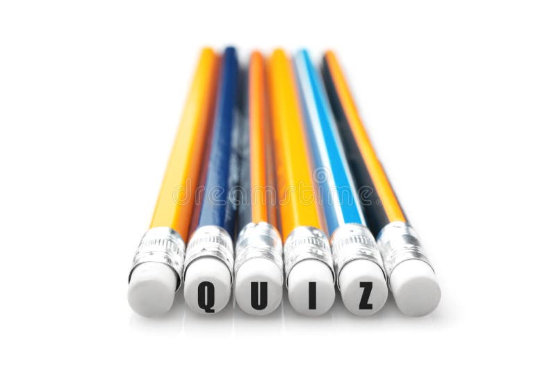 O??wki z quiz inskrypcj? Papierowa edukacji posta? z skalowanie nakr?tk? fotografia stock O??wki z quiz inskrypcj? Papierowa edukacji posta? z skalowanie nakr?tk? fotografia stock