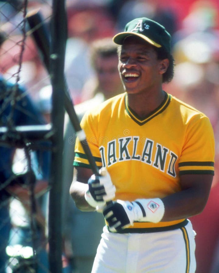1982 RICKEY HENDERSON Oakland A's BASEBALL ACTION Glossy Photo 8x10 PICTURE WOW! 
