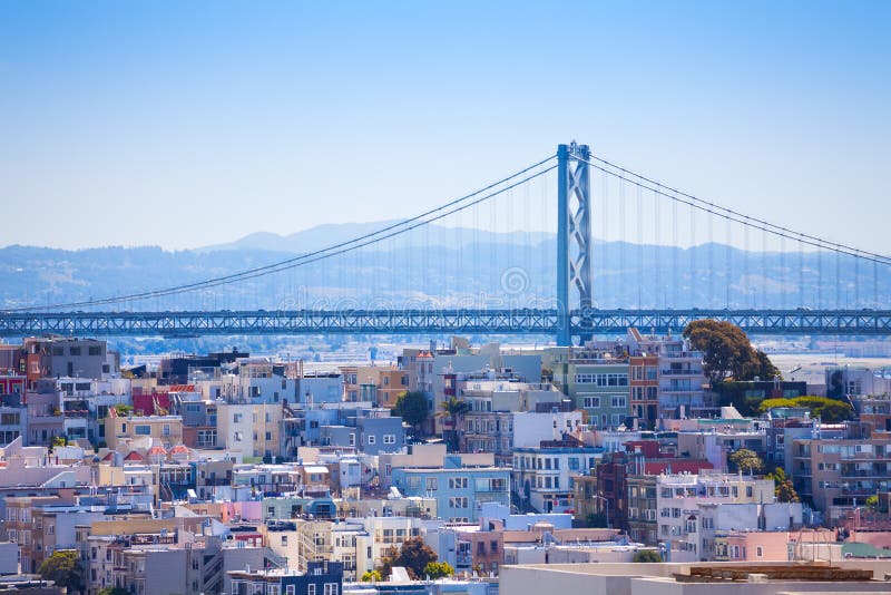 Oakland-Bucht-Brückenansicht über das Wohngebiet stockbilder Oakland-Bucht-Brückenansicht über das Wohngebiet stockbilder