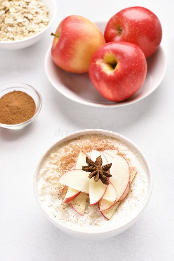 Oats porridge with red apple slices and cinnamon