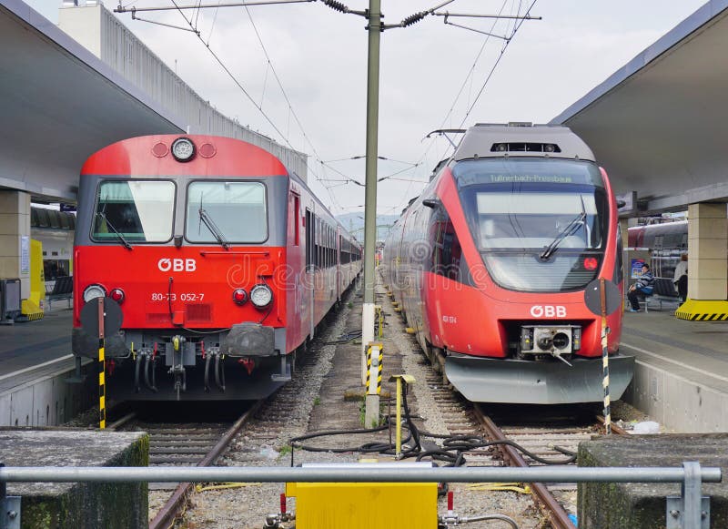 OBB si prepara in Austria alla stazione a Vienna fotografie stock libere da diritti OBB si prepara in Austria alla stazione a Vienna fotografie stock libere da diritti