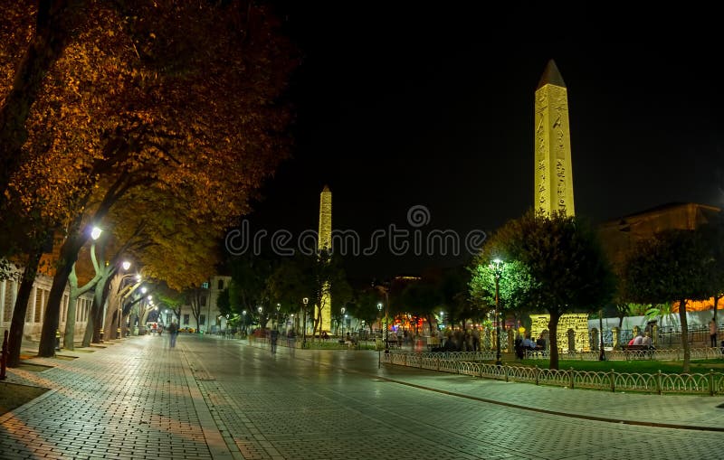 Obelisk av Theodosius och den Walled obelisken royaltyfri bild Obelisk av Theodosius och den Walled obelisken royaltyfri bild