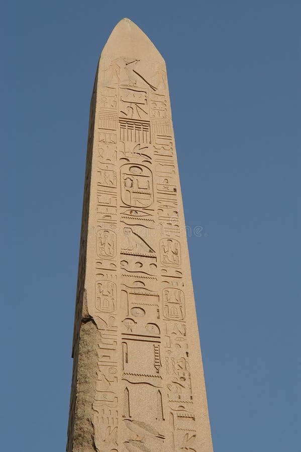 Obelisk do templo de Karnak