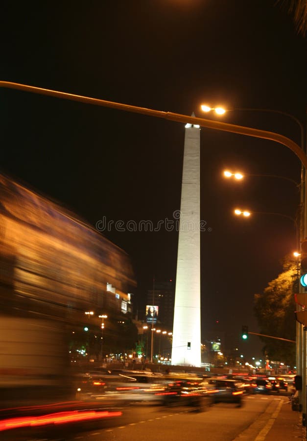 Obelisk, tráfego da noite