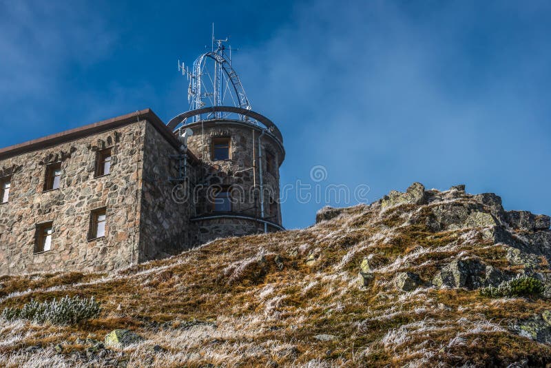 Obervatório meteorológico em Kasprowy Wierch em Tatras polonês Mounatins - parque nacional imagem de stock Obervatório meteorológico em Kasprowy Wierch em Tatras polonês Mounatins - parque nacional imagem de stock