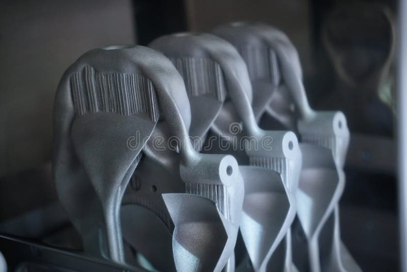Objekt som är tryckt från metallpulver på metallskrivare 3d arkivbilder