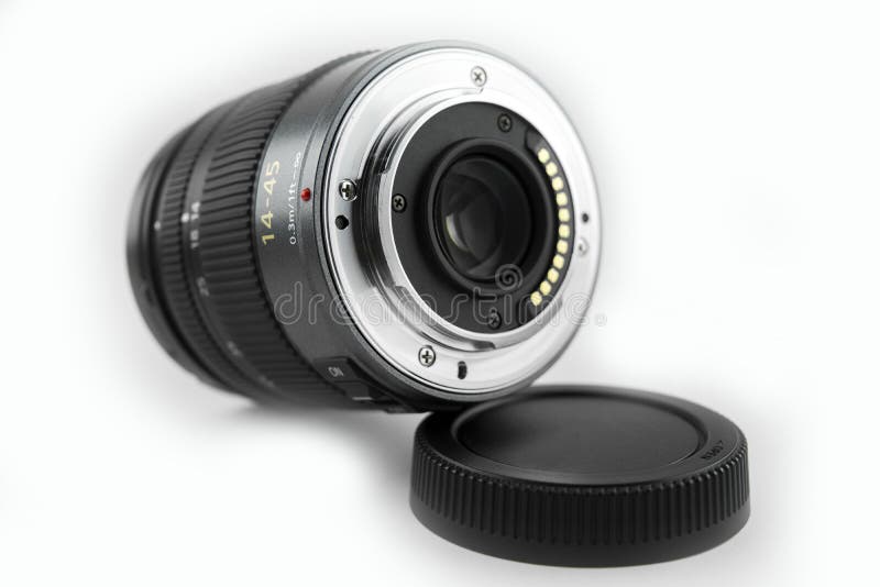 Objetiva do dslr de Mirrorless superfície traseira da lente de close-up com fundo branco fotos de stock Objetiva do dslr de Mirrorless superfície traseira da lente de close-up com fundo branco fotos de stock