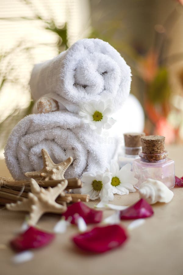 White towels for SPA and white simple daisy. White towels for SPA and white simple daisy