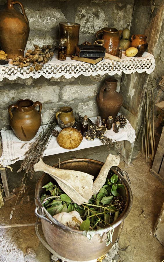 Objetos de la brujería para hacer magia foto de archivo libre de regalías Objetos de la brujería para hacer magia foto de archivo libre de regalías
