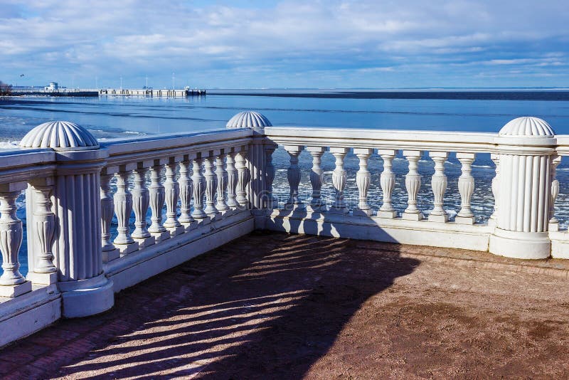 Observatiedek Veiw van de Oostzee van het Paleis en het Pari royalty-vrije stock afbeelding Observatiedek Veiw van de Oostzee van het Paleis en het Pari royalty-vrije stock afbeelding