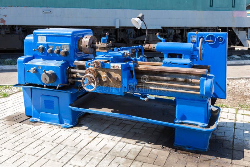 An Obsolete Rusted Lathe Machine Editorial Image Image of hole, equipment 95267740