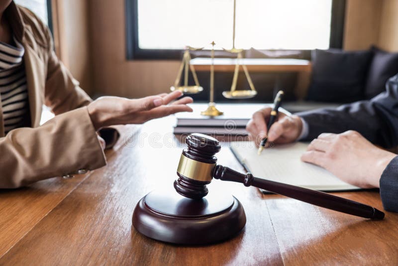 Obsługa klienta dobry współpraca, konsultacja między klientem, podatek i firma, doradcy, samiec bizneswomanu lub prawnika i, zdjęcia stock Obsługa klienta dobry współpraca, konsultacja między klientem, podatek i firma, doradcy, samiec bizneswomanu lub prawnika i, zdjęcia stock