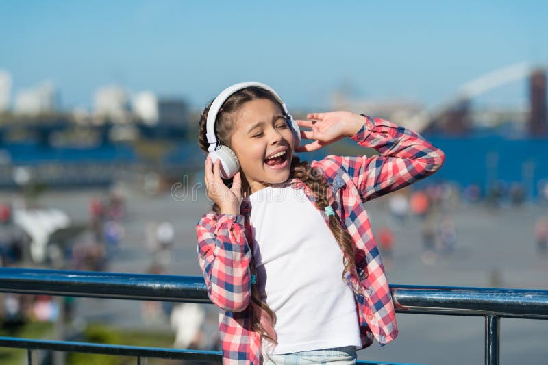 Obtenha a assinatura da família da música Acesso a milhões de músicas Aprecie a música em toda parte Os melhores apps da música q imagem de stock Obtenha a assinatura da família da música Acesso a milhões de músicas Aprecie a música em toda parte Os melhores apps da música q imagem de stock