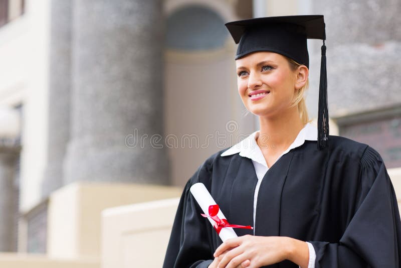 Obtention du diplôme d'étudiant universitaire photo stock Obtention du diplôme d'étudiant universitaire photo stock