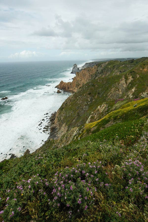 Oceaan & Klippenrand Cabo DA Roca, Portugal royalty-vrije stock foto Oceaan & Klippenrand Cabo DA Roca, Portugal royalty-vrije stock foto