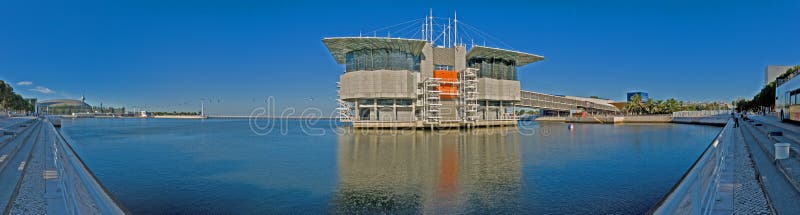 Lisabonská Oceanária v Portugalsku je jedným z najväčších rýb nádrže na svete, s druhmi z 5 oceánov.