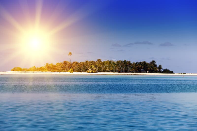 Oceano al tramonto polynesia tahiti fotografia stock libera da diritti Oceano al tramonto polynesia tahiti fotografia stock libera da diritti