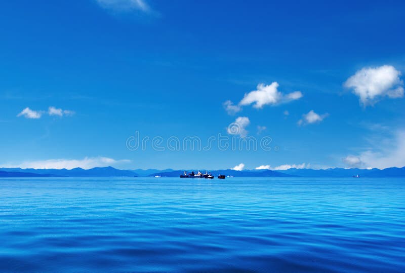 Oceanu błękitny niebo