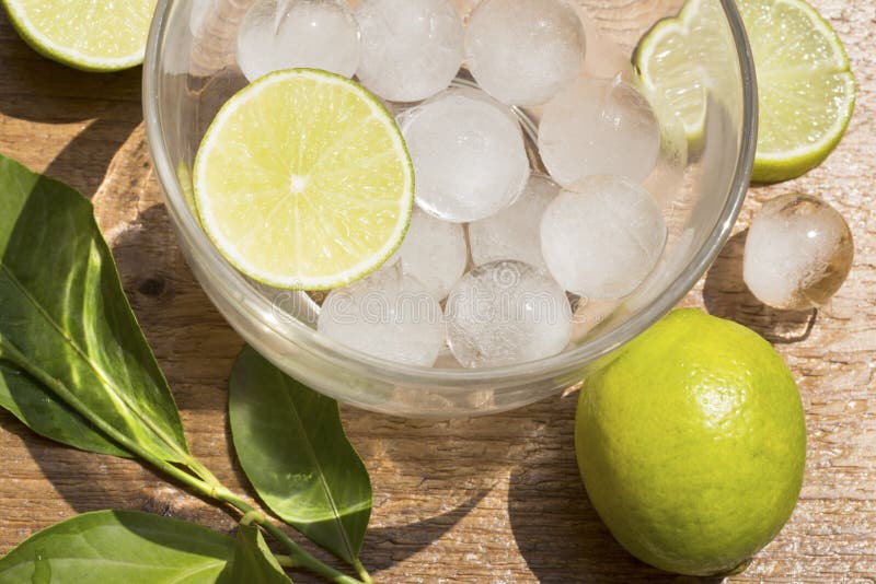Is och limefrukt arkivbilder Is och limefrukt arkivbilder