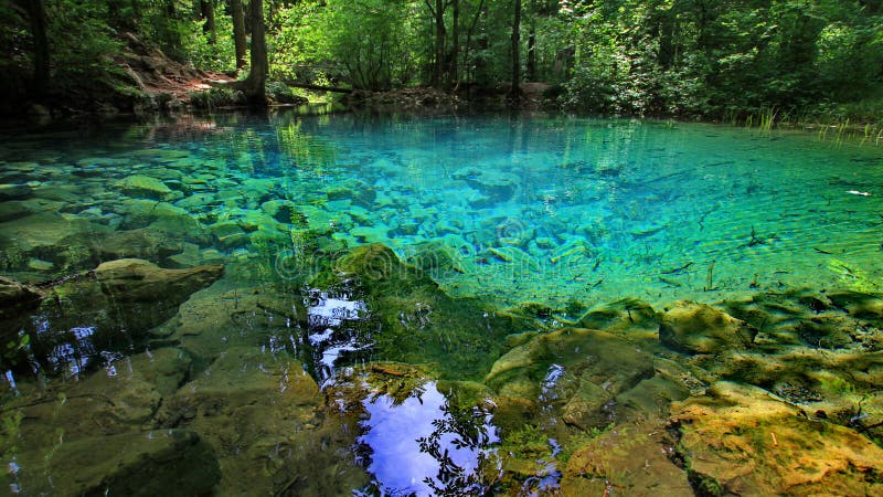 Smeraldo un zaffiro annulla naturale.