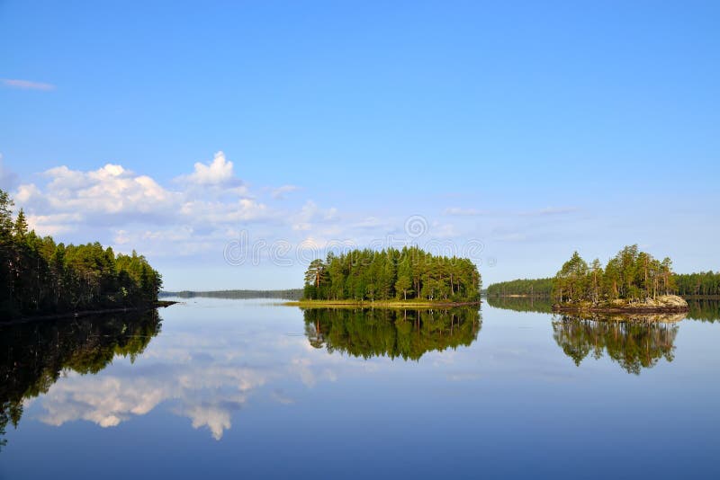 Ochtendrust. Meer Engozero, Noord-Karelië, Rusland royalty-vrije stock fotografie Ochtendrust. Meer Engozero, Noord-Karelië, Rusland royalty-vrije stock fotografie