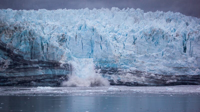 Ocielenie lodowiec w lodowiec zatoki parku narodowym