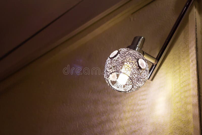 Ocień lampy metalowej utwórz wzór we wnętrzu zdjęcie royalty free Ocień lampy metalowej utwórz wzór we wnętrzu zdjęcie royalty free