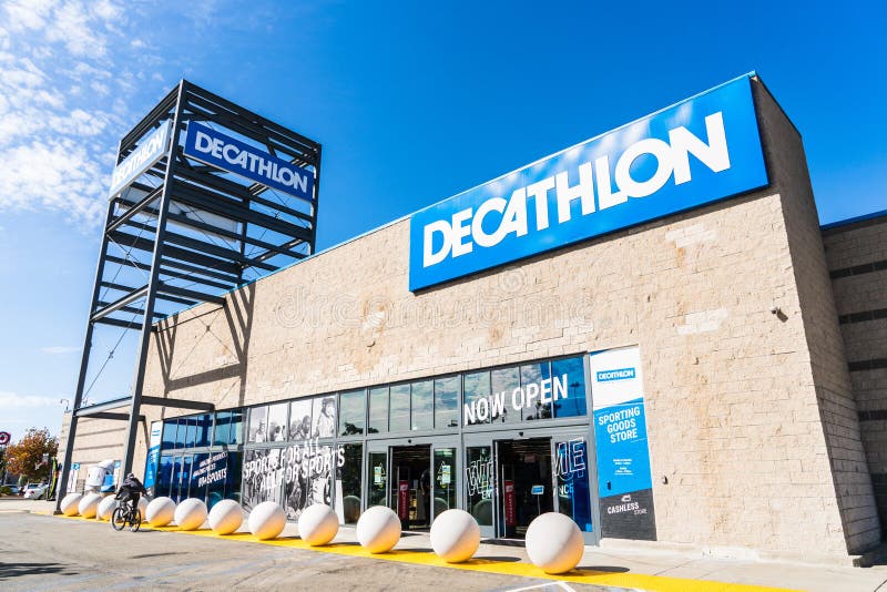 May 26, 2019 Emeryville / CA / USA - Exterior view of Decathlon Sporting  Goods flagship store, the first open in the San Francisco bay area, near  Oakl Stock Photo - Alamy