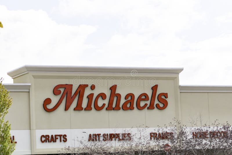 Cincinnati - Circa July 2021: Michaels Craft Store. Michaels is an arts and  crafts retail chain Stock Photo - Alamy
