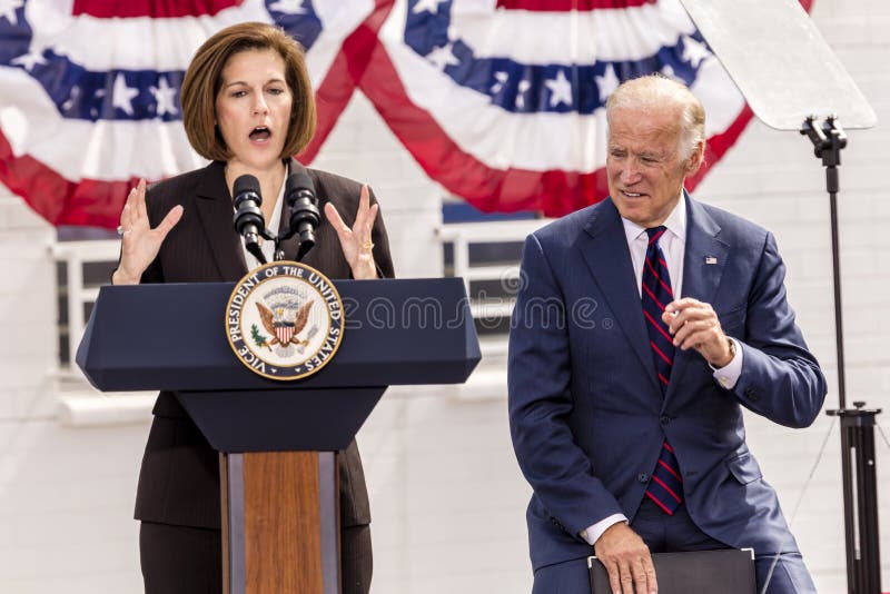 13 OCTOBRE 2016 : Campagnes de vice-président Joe Biden pour Nevada Democratic U S Candidat Catherine Cortez Masto de sénat et pr images stock 13 OCTOBRE 2016 : Campagnes de vice-président Joe Biden pour Nevada Democratic U S Candidat Catherine Cortez Masto de sénat et pr images stock