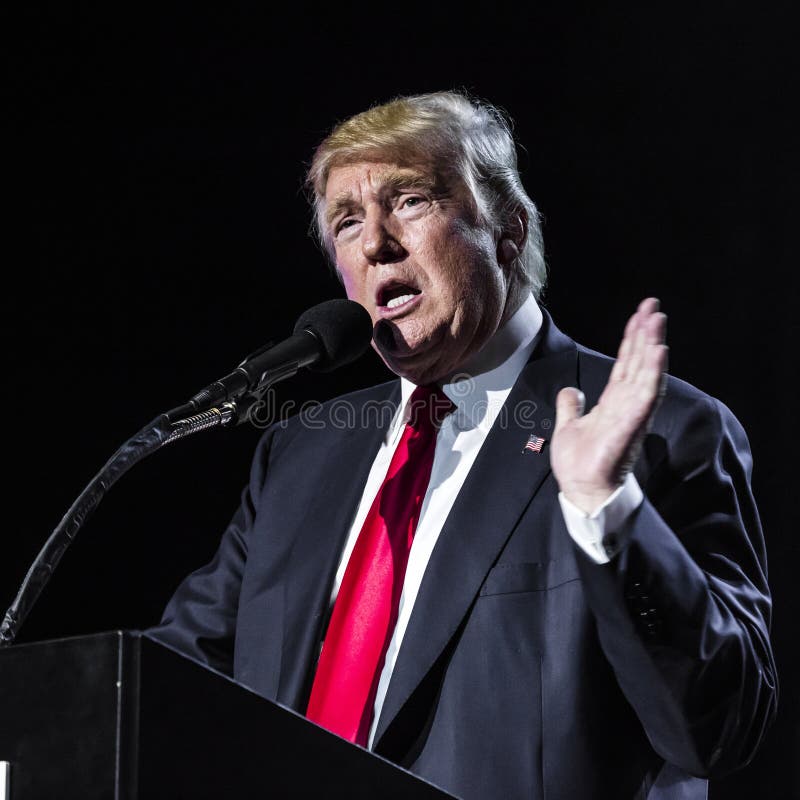 15 octobre 2016, EDISON, NJ - Donald Trump parle au rassemblement d'Edison New Jersey Hindu Indian-American pour la 'humanité uni images libres de droits 15 octobre 2016, EDISON, NJ - Donald Trump parle au rassemblement d'Edison New Jersey Hindu Indian-American pour la 'humanité uni images libres de droits