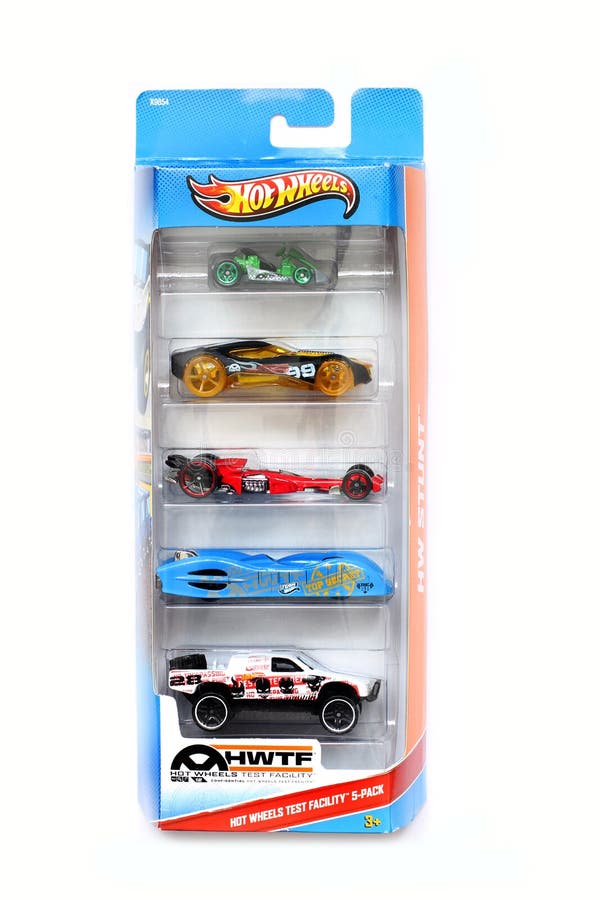 Odessa, Ucr?nia - em novembro de 2017: Hot Wheels Brinquedos das crian?as m?quinas Brinquedos em um fundo branco fotos de stock Odessa, Ucr?nia - em novembro de 2017: Hot Wheels Brinquedos das crian?as m?quinas Brinquedos em um fundo branco fotos de stock