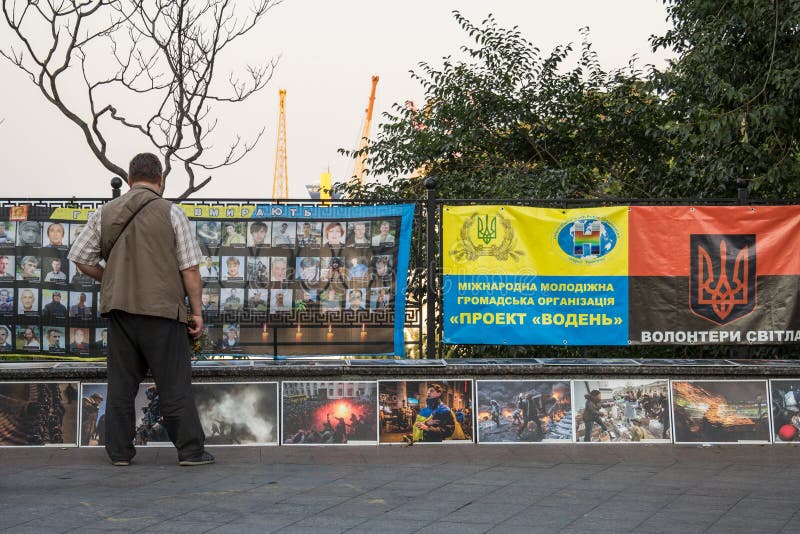 ODESSA, UKRAINE - AUGUST 14, 2015: Man paying respect to the people killed during the Maidan - Euromaidan revolts royalty free stock photography ODESSA, UKRAINE - AUGUST 14, 2015: Man paying respect to the people killed during the Maidan - Euromaidan revolts royalty free stock photography