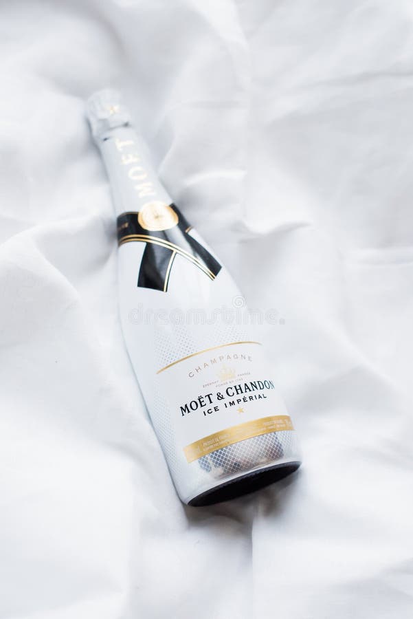 Moet & Chandon different sizes of Imperial champagne – Stock Editorial  Photo © ifeelstock #74474795