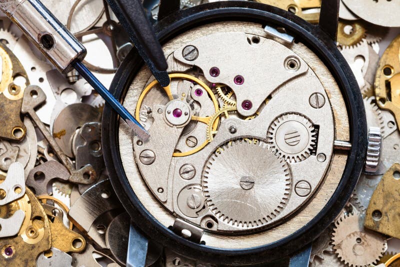 Odgórny widok narzędzia na clockwork na dodatkowych częściach obrazy royalty free