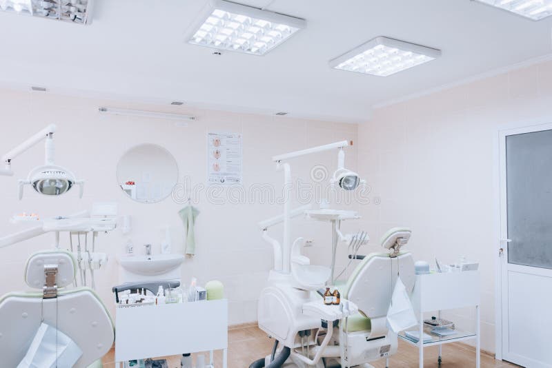 Odontología, medicina, equipamiento médico y concepto de la estomatología imágenes de archivo libres de regalías Odontología, medicina, equipamiento médico y concepto de la estomatología imágenes de archivo libres de regalías