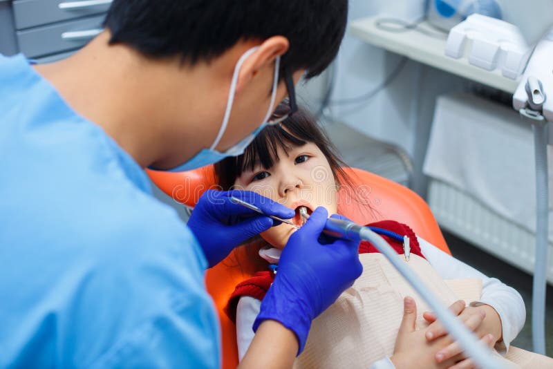 Odontología pediátrica, odontología de la prevención, concepto de la higiene oral fotografía de archivo Odontología pediátrica, odontología de la prevención, concepto de la higiene oral fotografía de archivo