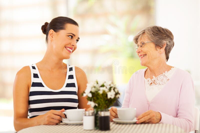 Odwiedza senior matka obraz royalty free Odwiedza senior matka obraz royalty free