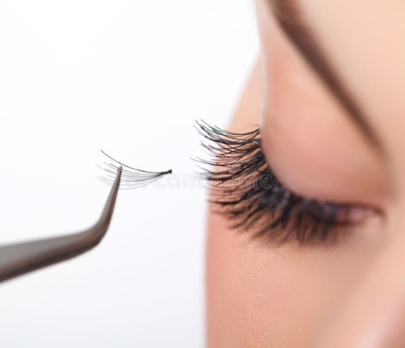 Oeil de femme avec de longs cils. Extension de cil photo stock Oeil de femme avec de longs cils. Extension de cil photo stock