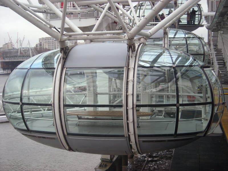 Roue d'oeil de Londres image éditorial. Image du divertissement - 14029100