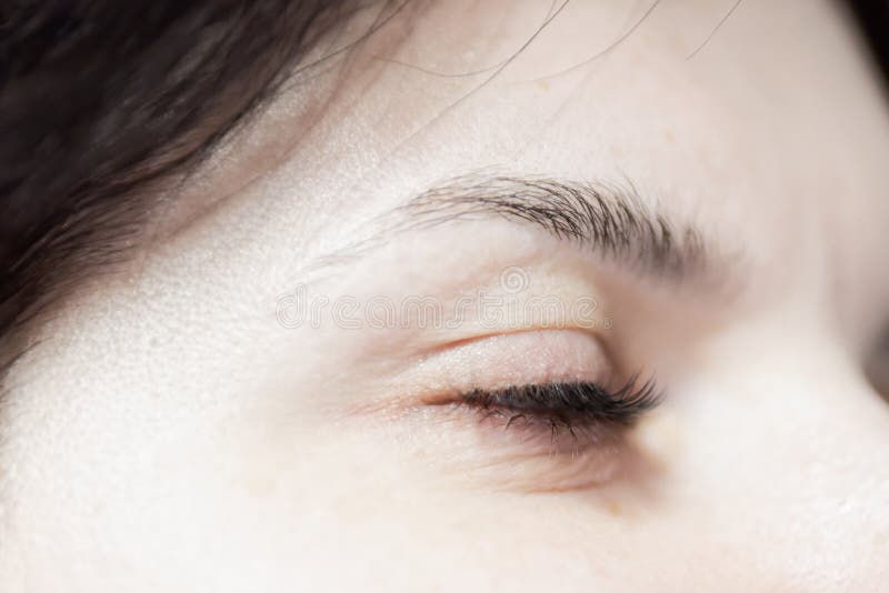 Oeil fermé de femme avec le long cil photo stock Oeil fermé de femme avec le long cil photo stock