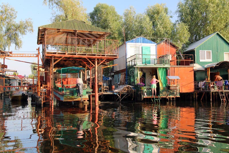 Oekraïens vissersdorp stock fotografie