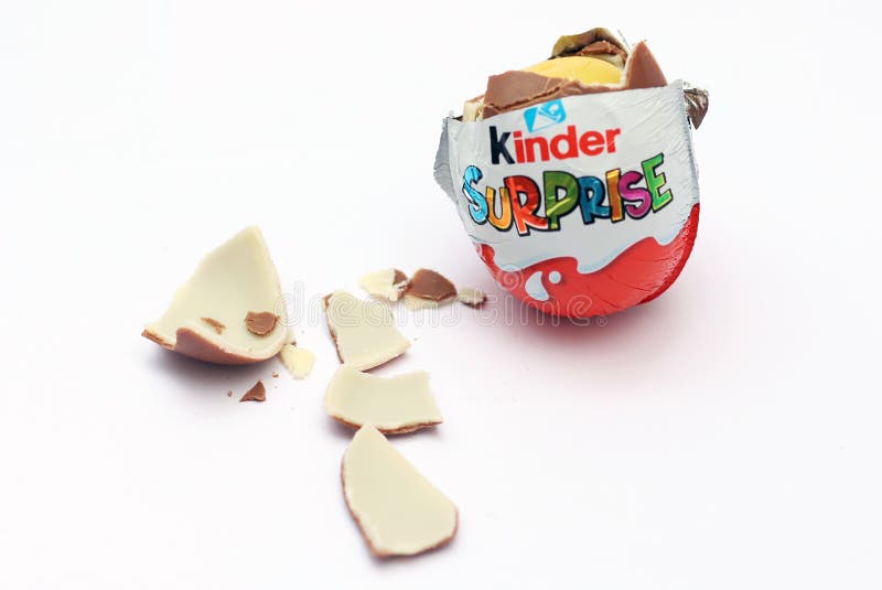 Faire soi-même un oeuf KINDER !!! Oeuf surprise en chocolat pour la Saint  Valentin - Stéphanie bricole