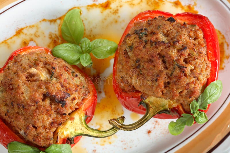 Paprika Gefüllt Mit Hackfleisch Stockfoto - Bild von köstlich, fleisch ...
