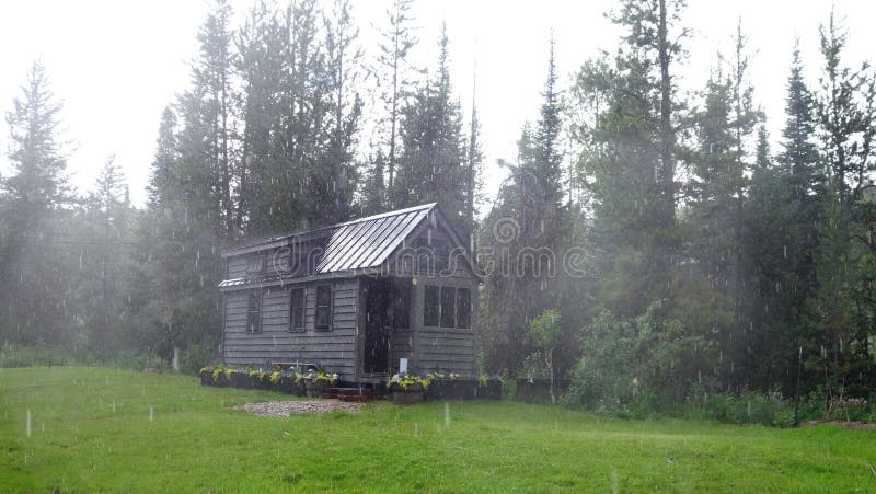 View of How To Move To The Mountains & Live Off-Grid: 10 Considerations