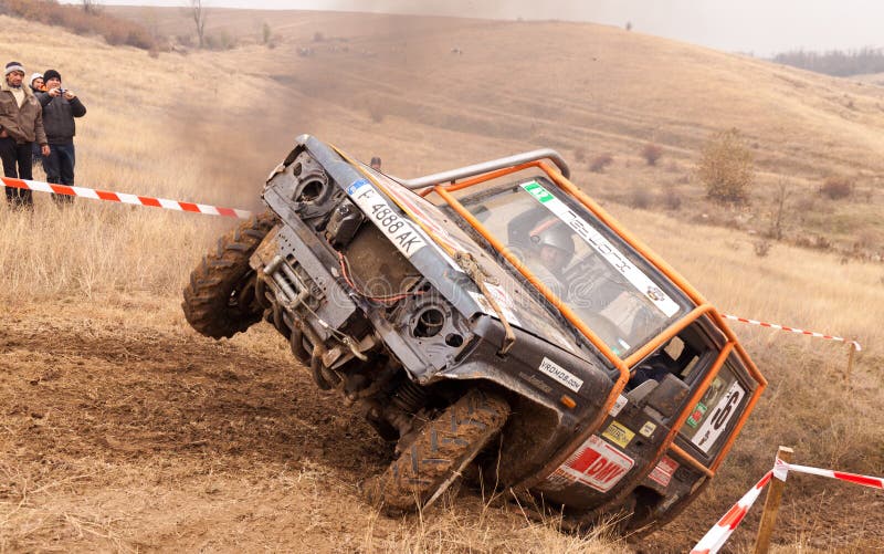 Off-road banden op drie redactionele stock afbeelding. Image of najaar