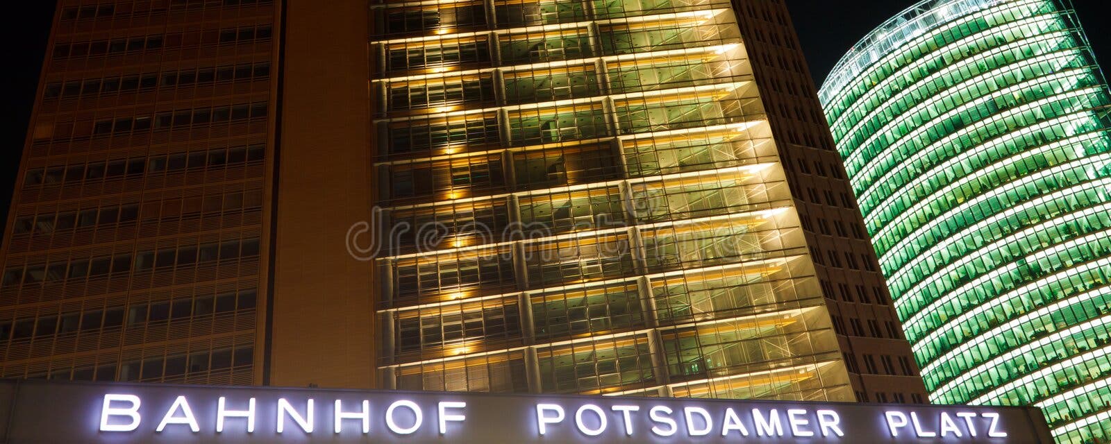 The facade of the Rockstar North building in Edinburgh, the company  Photo d'actualité - Getty Images