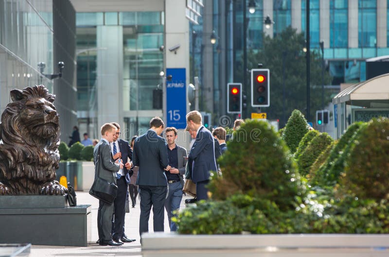 Office Workers Going To Work. London, Canary Wharf Editorial Stock