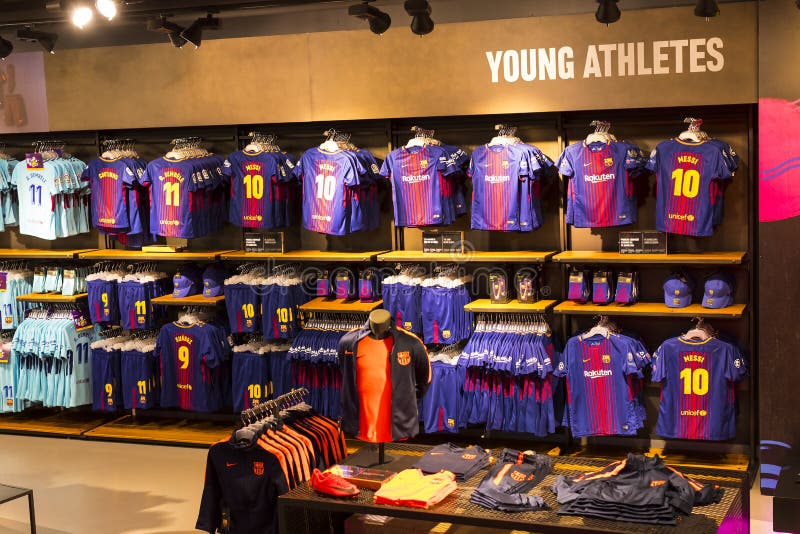 violist Hoelahoep Beschrijving Official Store FC Barcelona , Clothing and Footwear Team of Souvenirs and  Paraphernalia for Fans of the Team and Visitors of the S Editorial Image -  Image of shop, city: 108192855