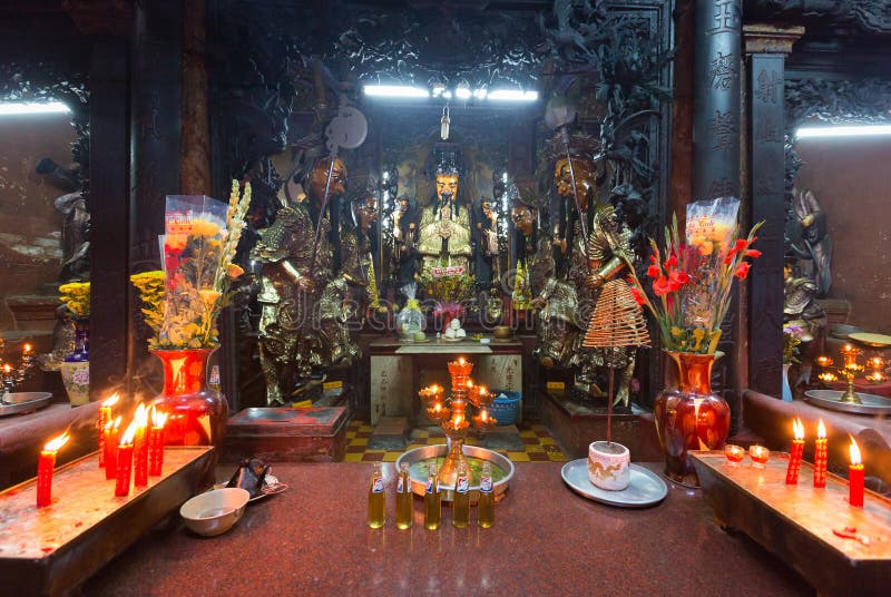 Offre sacrificatoire en Jade Pagoda à la nouvelle année lunaire, Saigon, Vietnam photo stock Offre sacrificatoire en Jade Pagoda à la nouvelle année lunaire, Saigon, Vietnam photo stock